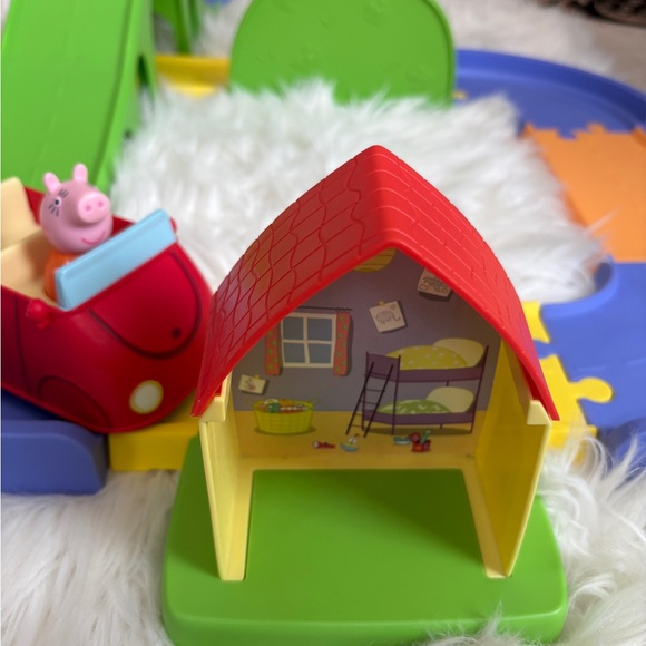 Peppa Pig all around Peppa’s town playset adjustable track - Picture 4 of 10